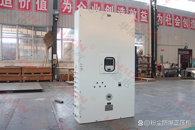 厂用防爆配电箱作为连接主电源与终端设备的关键设备,其设计,制造和